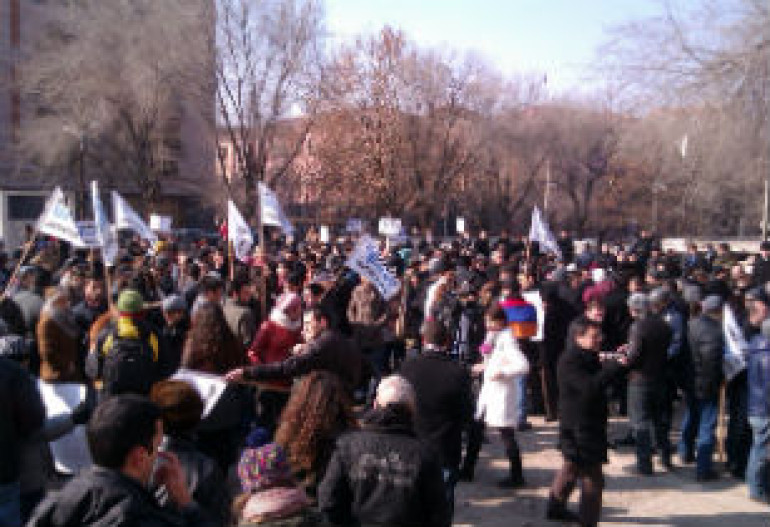 Բողոքի ակցիա՝ ընդդեմ պարտադիր կուտակային կենսաթոշակային համակարգի (ուղիղ, տեսանյութ, լուսանկարներ)