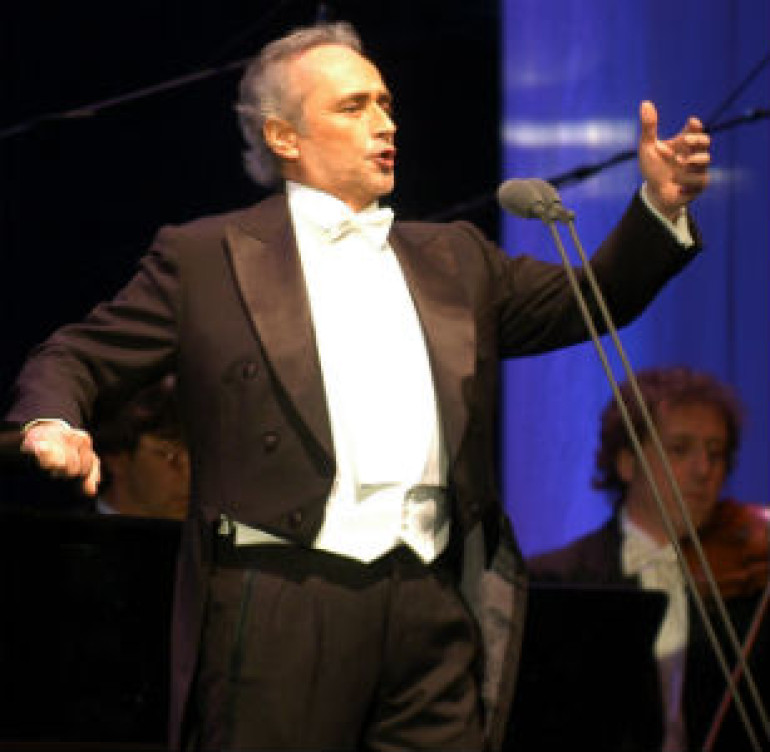 Jose Carreras makes triumphant return to opera