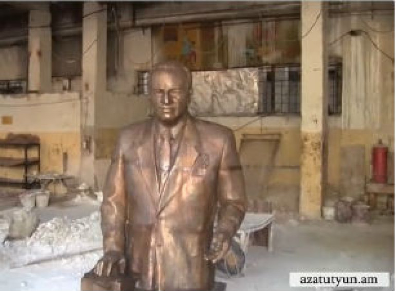 Памятник Микояну: эксклюзивные кадры из литейной мастерской. azatutyun.am (видео)