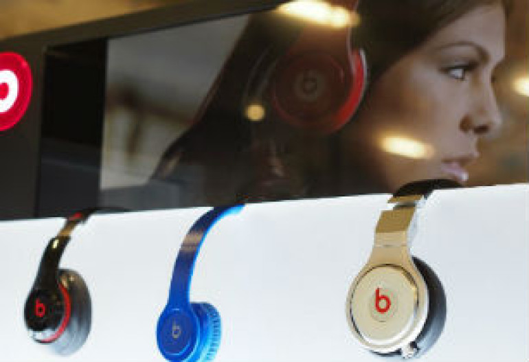 Apple купила производителя наушников Beats за 3 миллиарда долларов