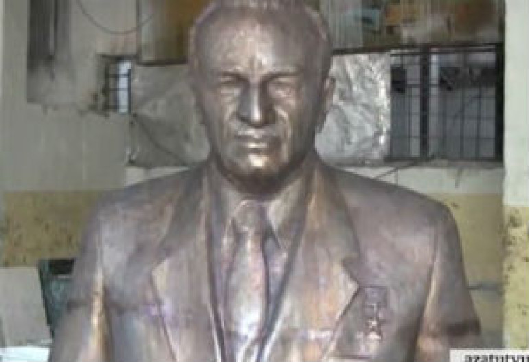 Памятник А. Микояну не потерян, он сдан в мэрию Еревана на хранение