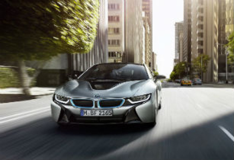 Թողարկվել է լազերային լուսարձակներով BMW i8 սպորտային հիբրիդի առաջին սերիան (լուսանկարներ)