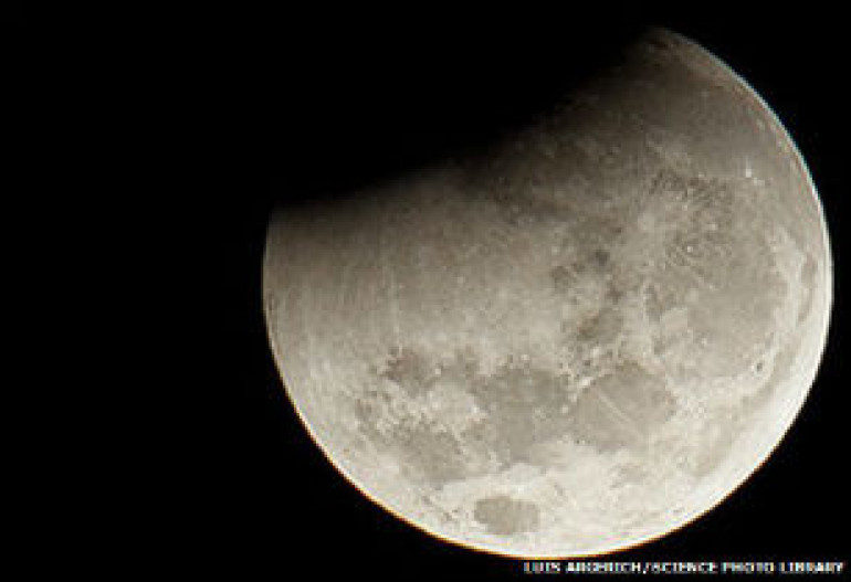 Traces of new earth found on moon