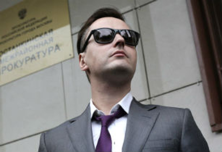 Певец Витас разбил окно и сбежал в Германию