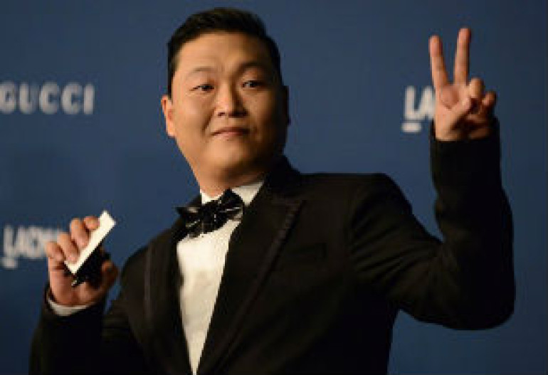 Рэпер Psy впервые исполнил Gangnam Style в сеульском районе Gangnam