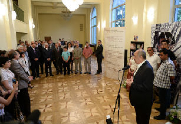 Նախագահ Սարգսյանը ներկա է գտնվել Վրեժ Իսրայելյանի «Վաղ, թե ուշ» գրքի շնորհանդեսին