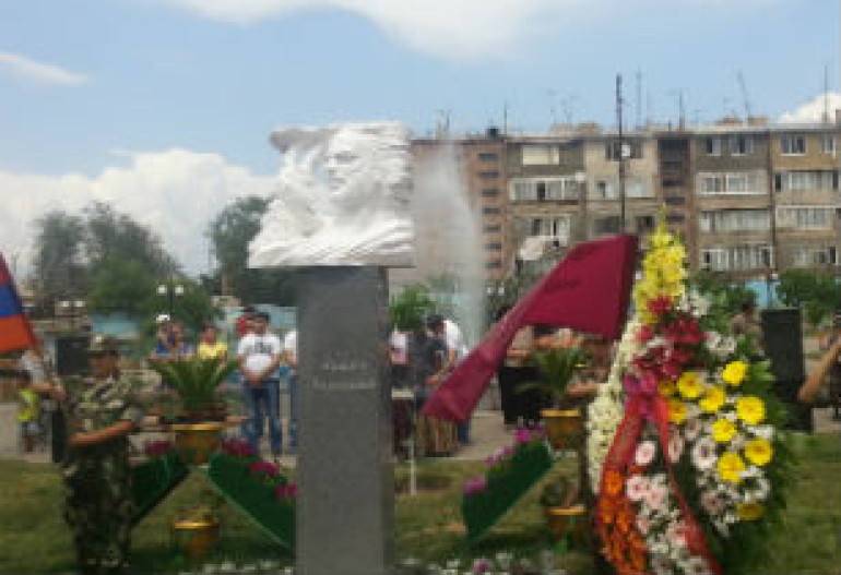Bust of national hero Movses Gorgisyan unveiled (photos)