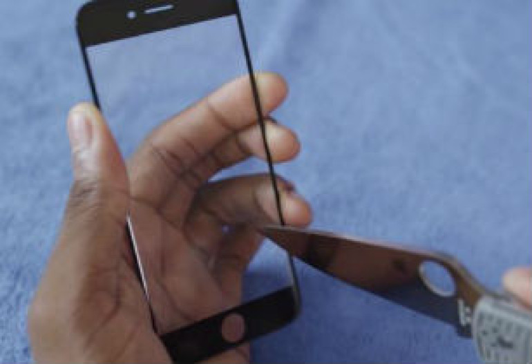 Сапфировое стекло iPhone 6 оказалось невозможно сломать