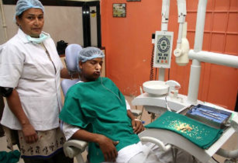 India doctors remove 232 teeth from boy's mouth