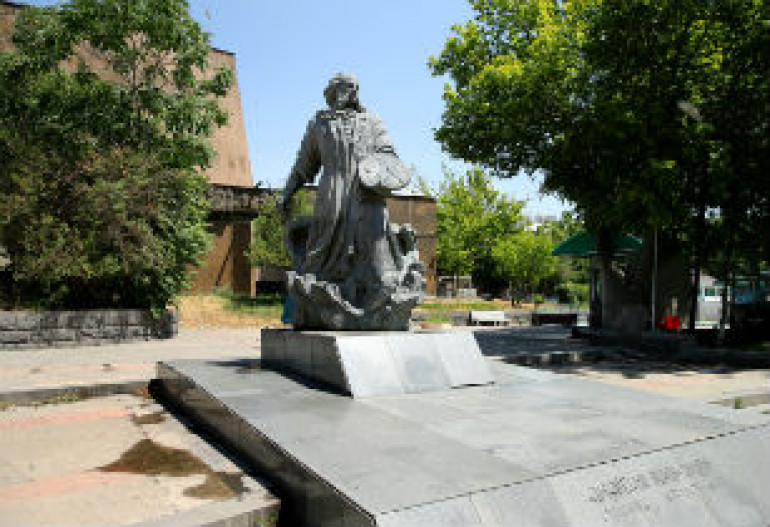 Վերականգնվել է Այվազովսկու արձանից գողացած վրձինը 