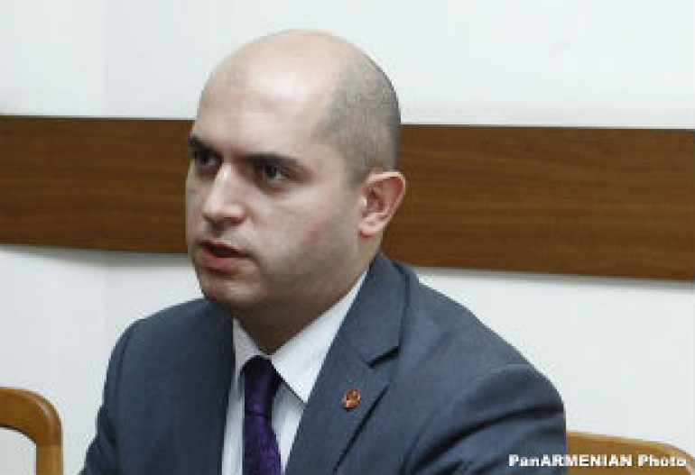 Армен Ашотян в преддверии Дня знаний коснулся дальнейших программ в сфере образования 