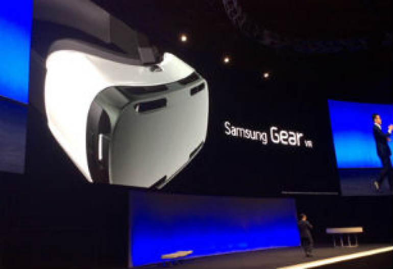 Samsung показал шлем виртуальной реальности