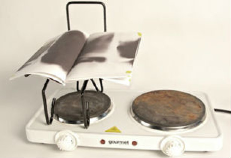 Բրիտանացի արվեստագետը կարդալու ընթացքում սևացող գիրք է ստեղծել