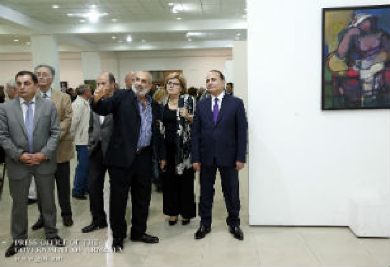 Armenia’s premier attends Hakhtanak Shahumyan’s exhibition