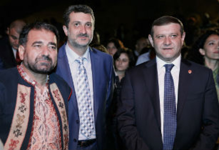 «Գութան» հայկական ազգագրական երգի-պարի փառատոնը մեկնարկի առաջին իսկ պահից վերածվել է տոնախմբության