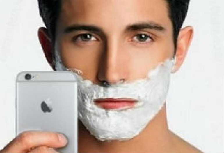iPhone 6-ի մազ քաշելը սափրվելու միջոցների գովազդային «մեմերի» է վերածվում (լուսանկարներ)