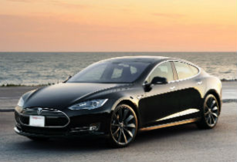 700 ձիաուժ հզորությամբ Tesla Motors-ը ինքնուրույն կայանատեղի կփնտրի 