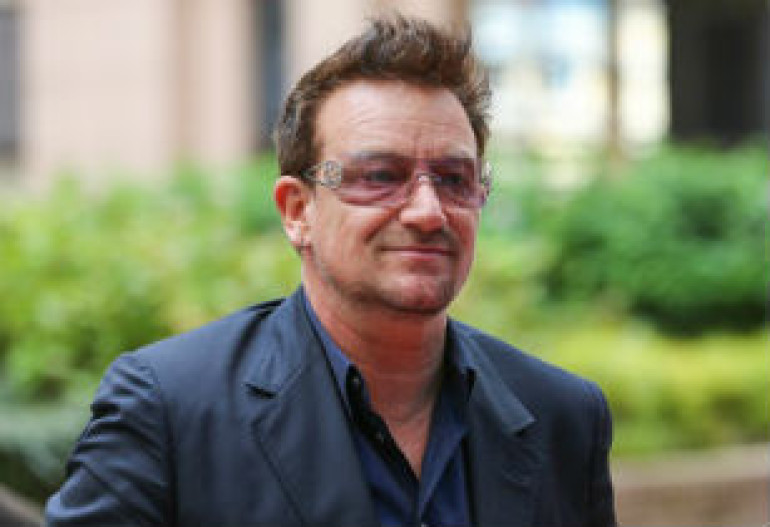 Лидер группы U2 Боно признался, что носит темные очки из-за глаукомы