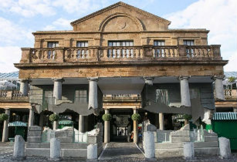 Հալվող տունը և այլ զարմանահրաշ շինություններ՝ բրիտանացի արվեստագետից. լուսանկարներ