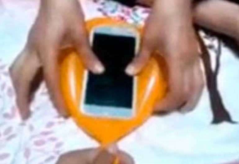 How to turn a balloon into a smartphone case in just 10 seconds - and it will cost you less than a dollar! (video)