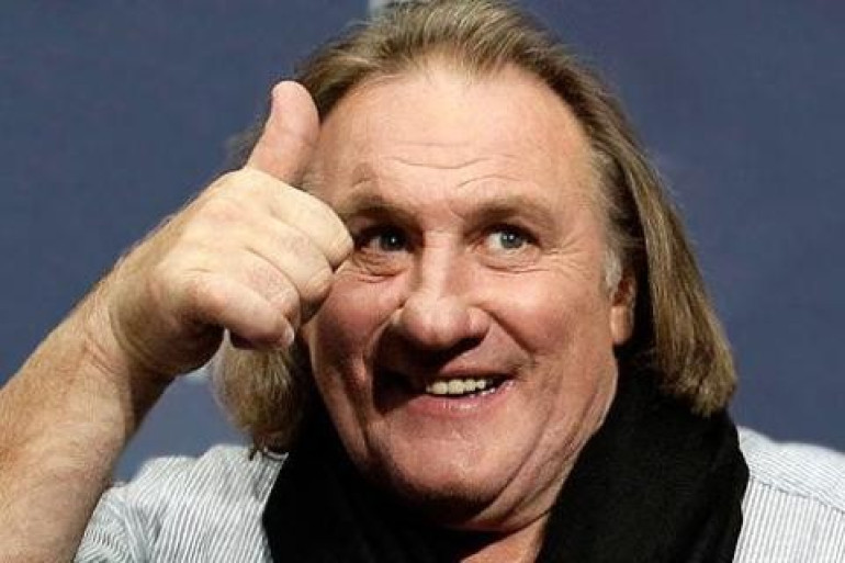 Депардье застрелил двух львов в Африке и попробовал их мясо