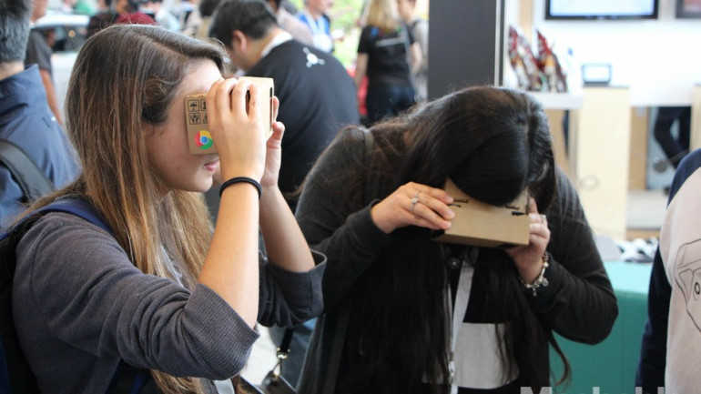 Cardboard to explore Google Street View with virtual reality