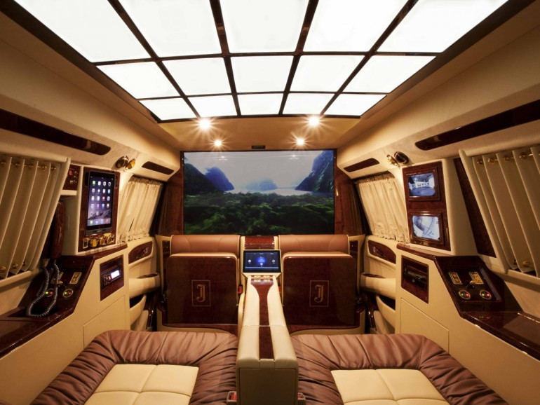 Американское тюнинг-ателье Lexani Motorcars представила новый Cadillac Escalade
