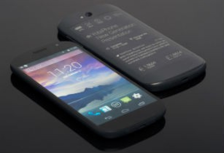 Новая модель российского смартфона YotaPhone 3 появится в продаже через год-полтора
