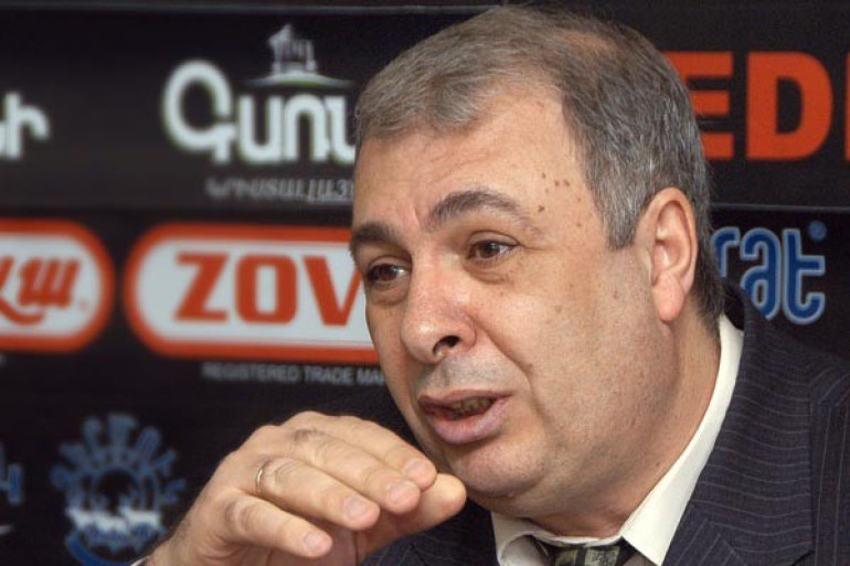 Հեռուստատեսությամբ պրոպագանդվում են միջակությունները, իսկ թատրոնում խաղացող տաղանդավոր արտիստները մնում են ստվերում. Հակոբ Ղազանչյան