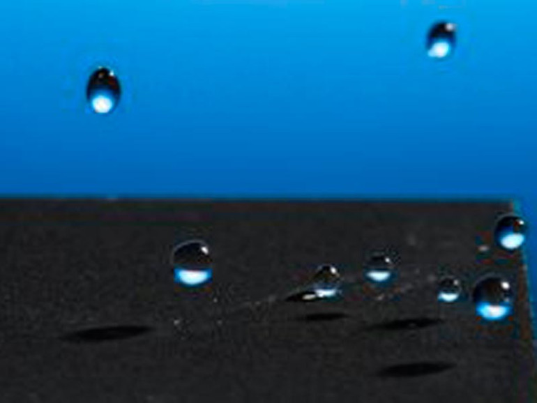 Laser-etched metal 'bounces' water and cleans itself