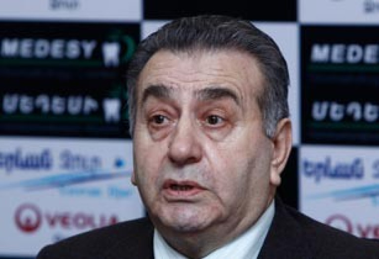 Պռոշյան փողոցում սպանության փորձ կատարած Մհեր Պ-ն Ռաֆիկ Պետրոսյանի որդին է Պռոշյան փողոցում սպանության փորձ կատարած Մհեր Պ-ն Ռաֆիկ Պետրոսյանի որդին է