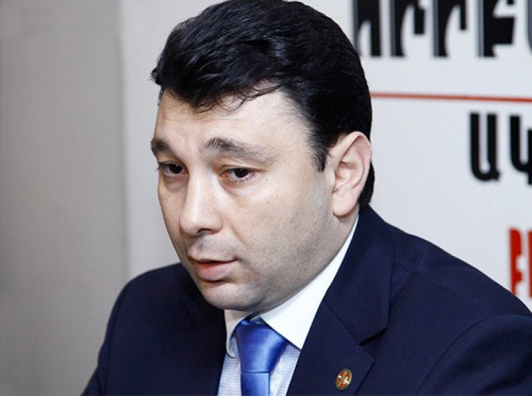 Երբ հնչեցին քաղաքական գնահատականներ, այդ պերսոնայի լամուկները սկսեցին անձնական վիրավորանքների տարափ. Է. Շարմազանով (տեսանյութ)