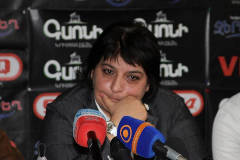 Հայաստանում մեկ կռիվ կա՝ գրագետների և անգրագետների պատերազմը.Վարդուհի Սիմոնյան Հայաստանում մեկ կռիվ կա՝ գրագետների և անգրագետների պատերազմը.Վարդուհի Սիմոնյան