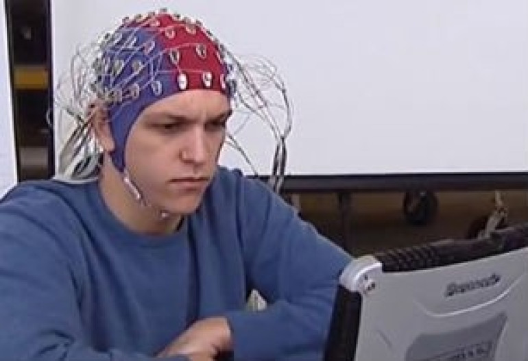 Оператор научился управлять беспилотником силой мысли