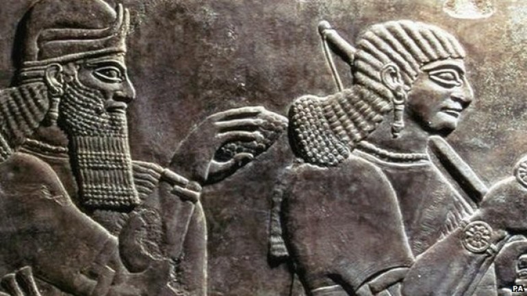 Islamic State bulldozers 'erasing history' in Nimrud, Iraq