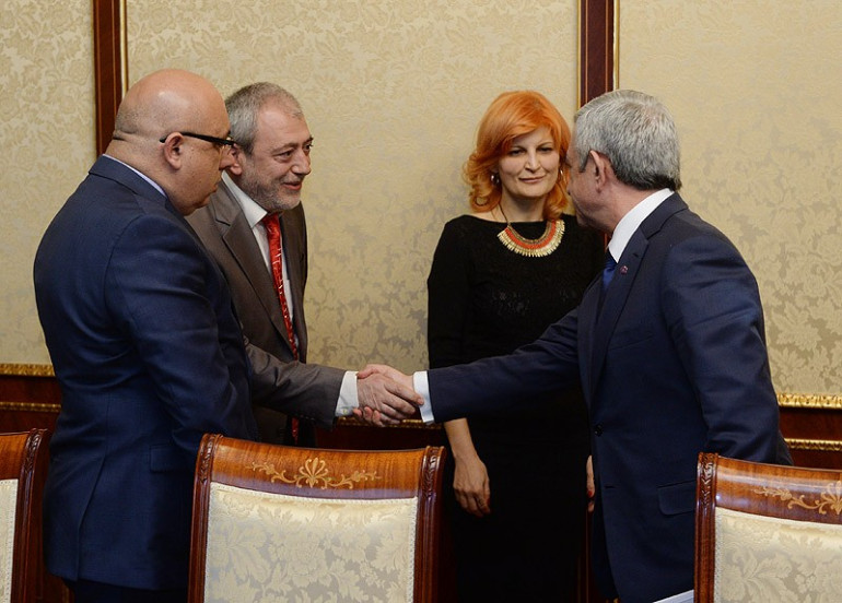 ՀՀ Նախագահը սահմանադրական բարեփոխումների շրջանակներում հանդիպել է «Ազատ դեմոկրատների» ներկայացուցիչների հետ
