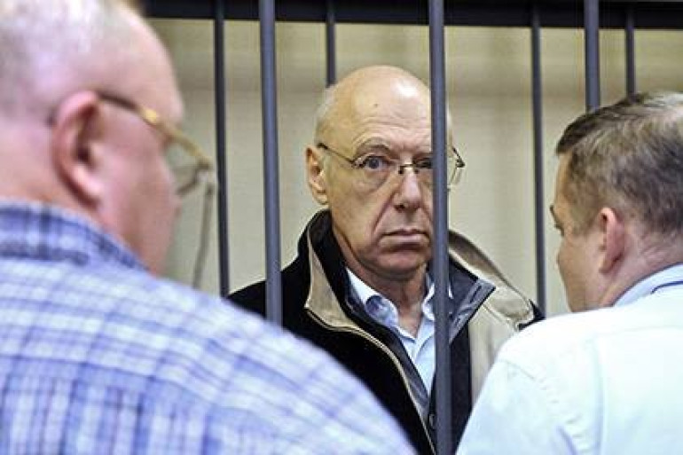 В России банкир осужден на три года за хищение двух миллиардов рублей