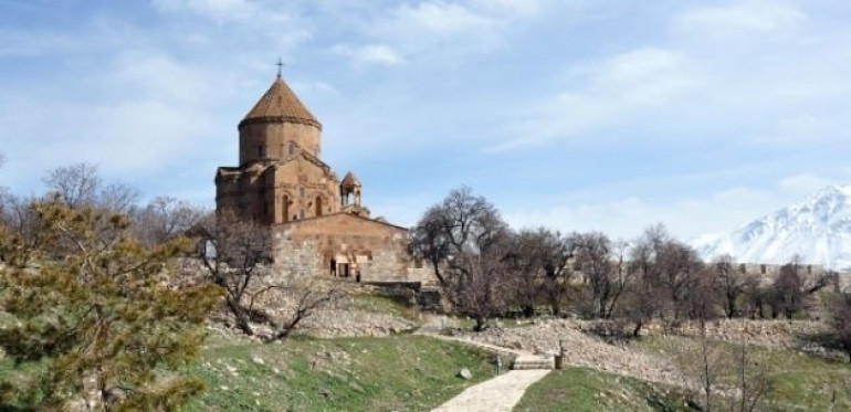 Արագ բազմացող ճագարները վնաս են հասցնում Վանի Աղթամար կղզուն և Սուրբ Խաչ եկեղեցուն Արագ բազմացող ճագարները վնաս են հասցնում Վանի Աղթամար կղզուն և Սուրբ Խաչ եկեղեցուն