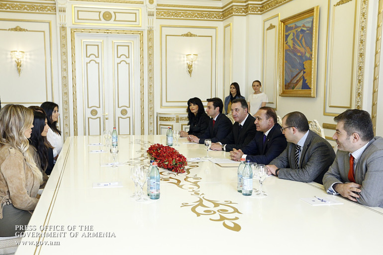 Քարդաշյանները ՀՀ վարչապետի հետ զրույցում ասել են, որ աշխատում են մայրենի լեզուն սովորելու ուղղությամբ Քարդաշյանները ՀՀ վարչապետի հետ զրույցում ասել են, որ աշխատում են մայրենի լեզուն սովորելու ուղղությամբ