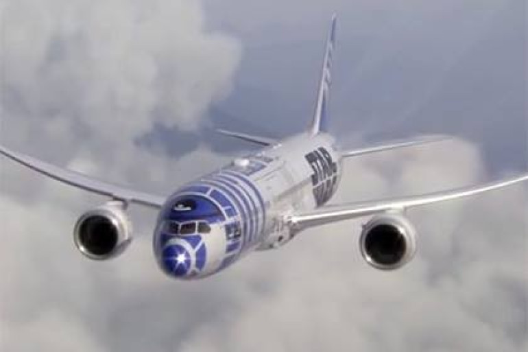 Японская авиакомпания раскрасила лайнер в цвета R2-D2