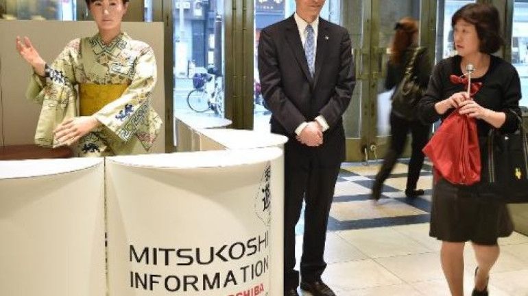 Japan robot receptionist welcomes shoppers