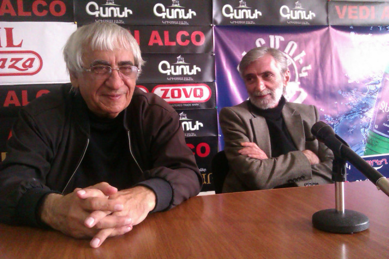 Սայլով ճանապարհ ենք գնում. քանդակագործն ու ճարտարապետը՝ կրկնօրինակվող խաչքարերի ու եկեղեցիների մասին