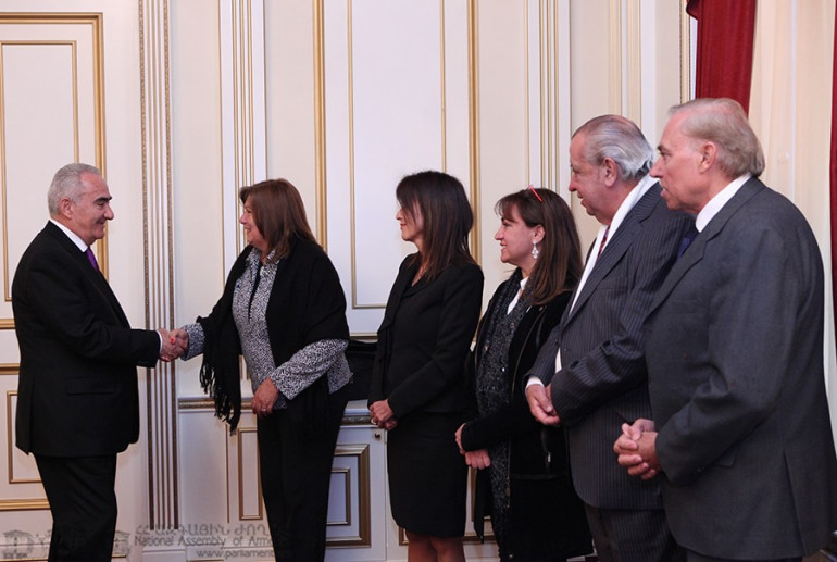 Armenian parliament speaker hosts delegates from Argentina