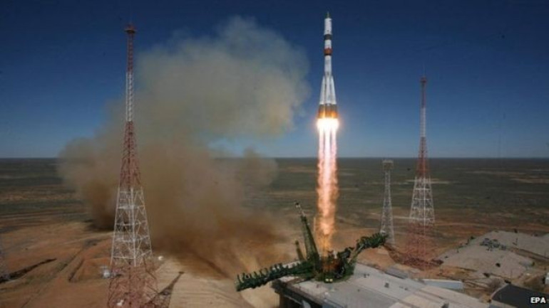 Russian spacecraft Progress M-27M 'out of control'