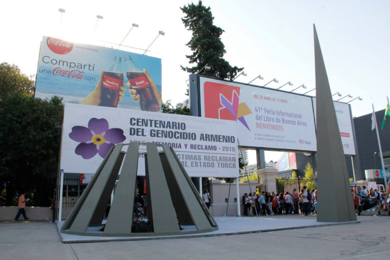 Բուենոս Այրեսի  Գրքի միջազգային տոնավաճառում Հայաստանի տաղավարը ներկայացվել է Ծիծեռնակաբերդի հուշահամալիրի տեսքով