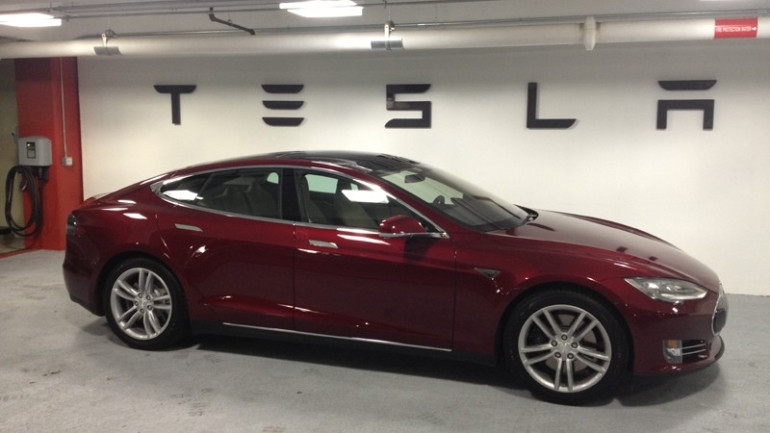 Tesla-ն պատրաստվում է իր մեքենաների մեջ ավտոպիլոտի գործառույթ ներդնել