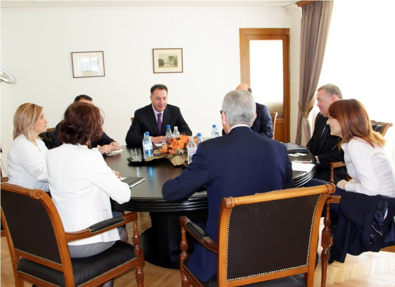 Armenia’s minister of economy receives delegation of Microsoft Corporation
