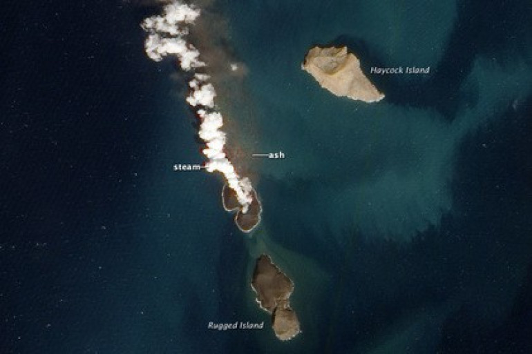 Volcanic islands emerge in Red Sea
