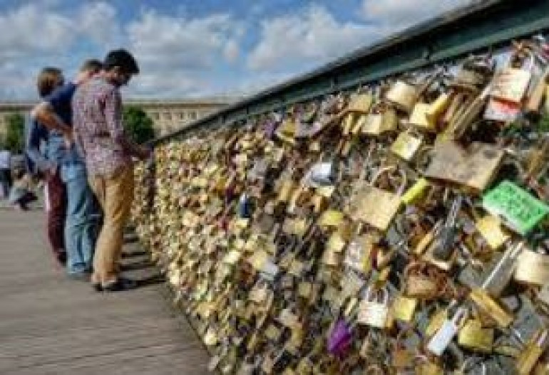 Мост искусств в Париже лишится всех «замков любви»