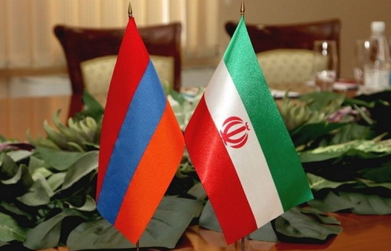 Բրիտանացին տիրուհուն հետևող նշանադրության մատանի է ստեղծել (լուսանկարներ)